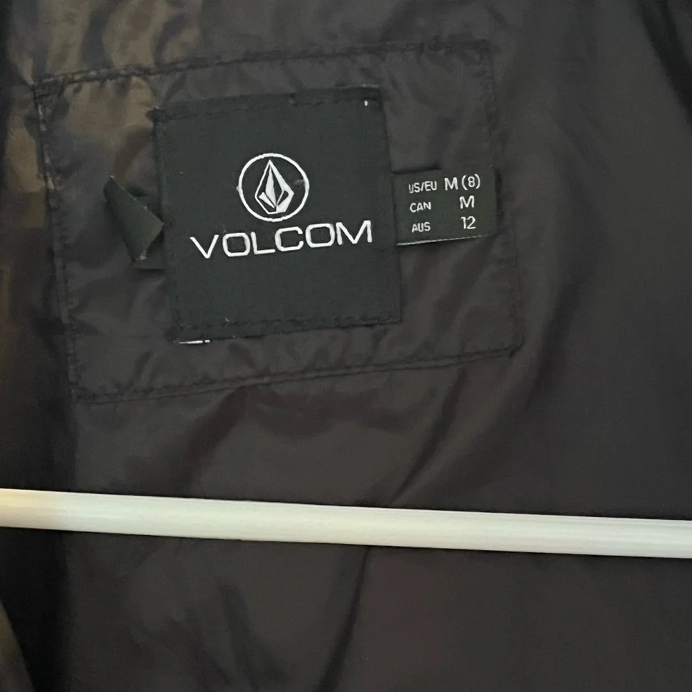 Women's Volcom Black Puffer Jacket - Picture 7 of 7